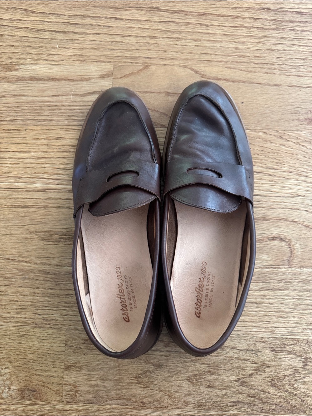 Astroflex brown dartflex men’s loafer 10.5 almost like new condition.minor wear
